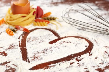 Satır makarna yumurta ile