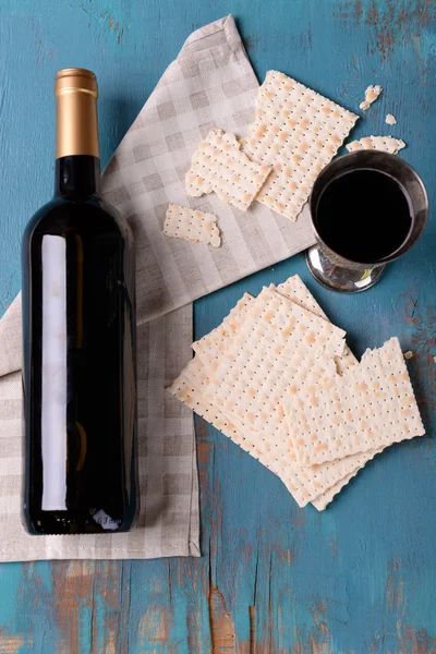 Matzo for Passover with metal tray and wine — Stock Photo, Image