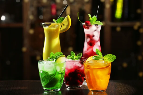 Glasses of cocktails on bar — Stock Photo, Image