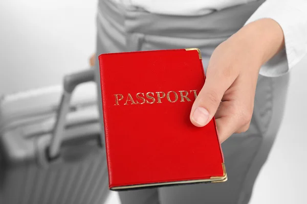 Pasaporte femenino de mano — Foto de Stock