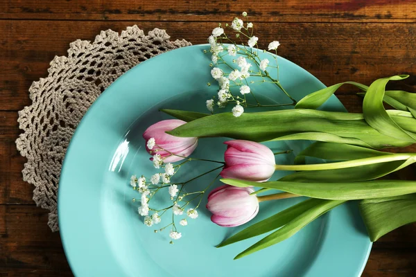 Tableware with flowers on table — Stock Photo, Image