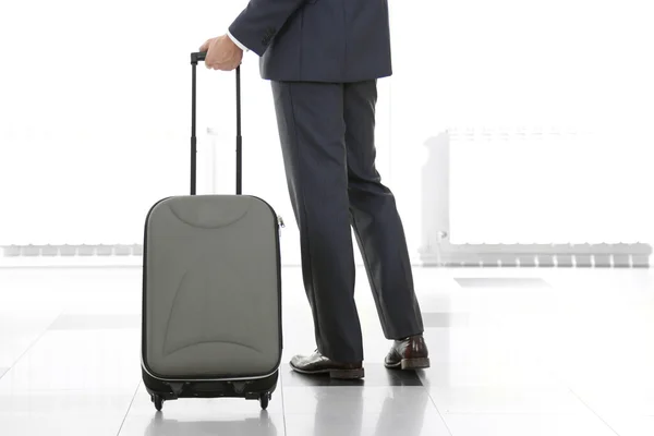 Man holding suitcase — Stock Photo, Image