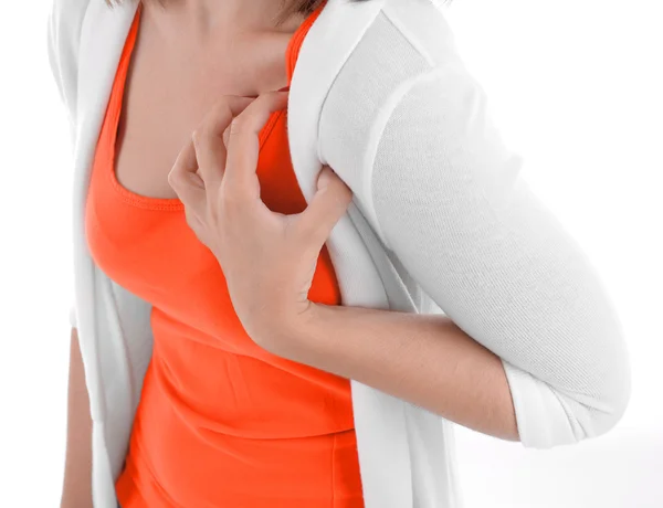 Женщина страдает от боли в груди — стоковое фото