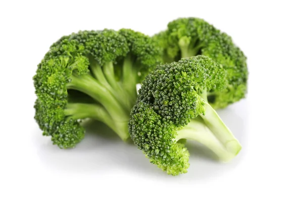 Brocoli frais isolé sur blanc — Photo