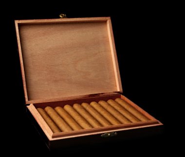 cigarros en caja de madera