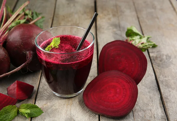 Bicchiere di succo di barbabietola — Foto Stock