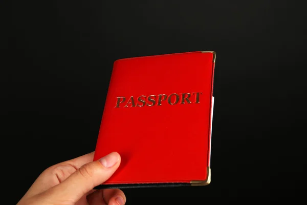 Γυναικείο χέρι εκμετάλλευση διαβατήριο — Φωτογραφία Αρχείου