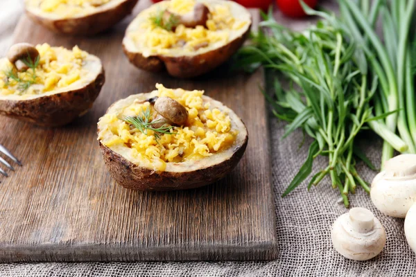 Batatas assadas com queijo — Fotografia de Stock