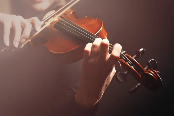 Violinista che suona il violino — Foto Stock