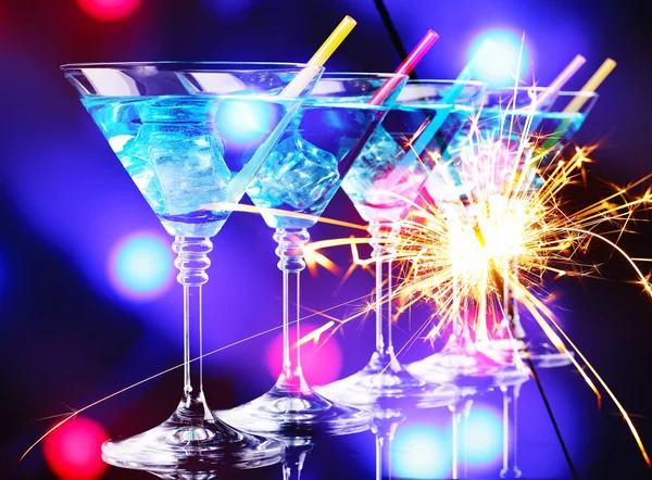 Blue cocktail in martini glasses — Stock Photo, Image