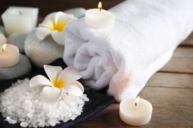 Spa beyaz çiçekli natürmort