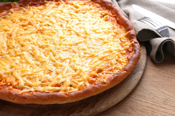 Tasty cheese pizza — Stock Photo, Image