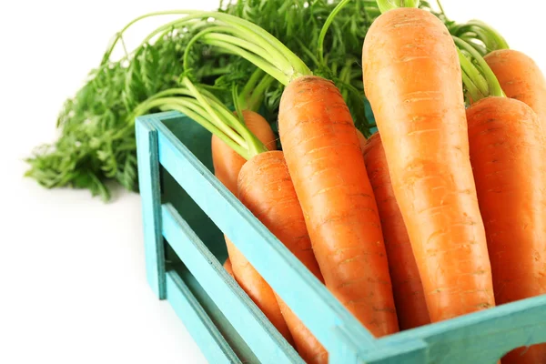 Fresh carrots in wooden crate — Stock Photo, Image