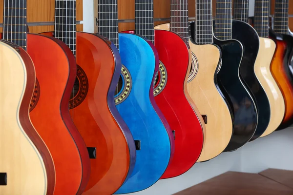 Müzik Mağazasında Gitarlar — Stok fotoğraf