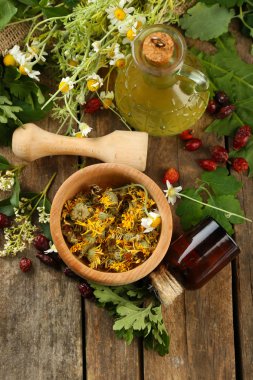 otlar, meyveler ve çiçekler