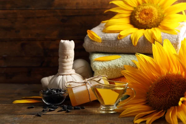 Spa treatments and sunflower — Stock Photo, Image