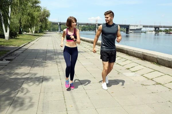 Młodzież uprawiająca jogging — Zdjęcie stockowe