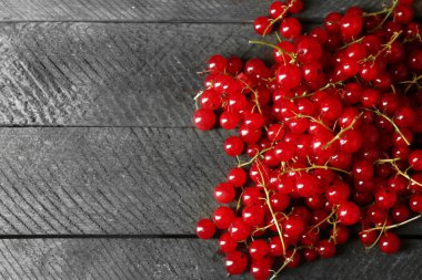 Olgun kırmızı frenk üzümü