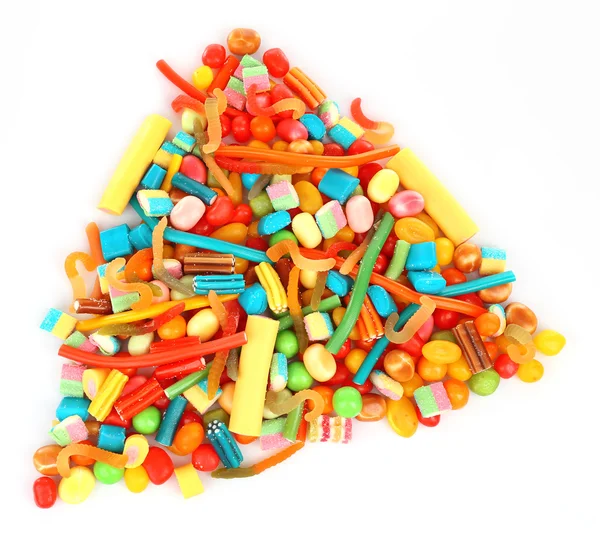 Kleurrijke snoepjes als driehoek geïsoleerd op wit — Stockfoto