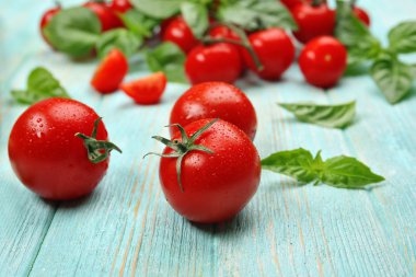 taze domates fesleğen ile