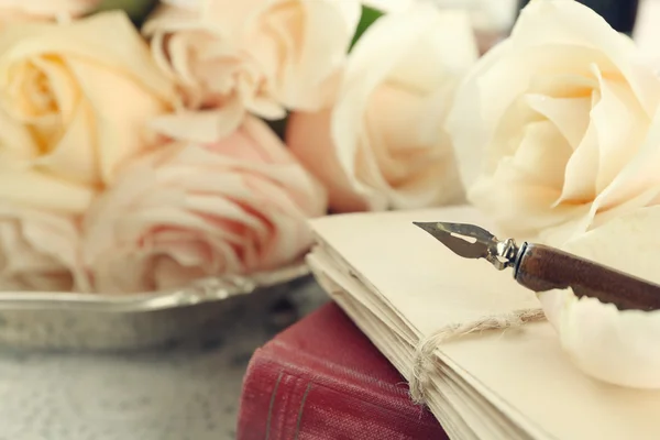 Fresh roses with old book — Stock Photo, Image