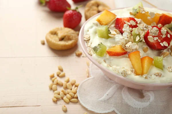 Hälsosam frukost med hemlagad havregryn — Stockfoto