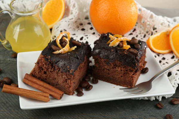 Porzione di Torta con glassa al Cioccolato — Foto Stock