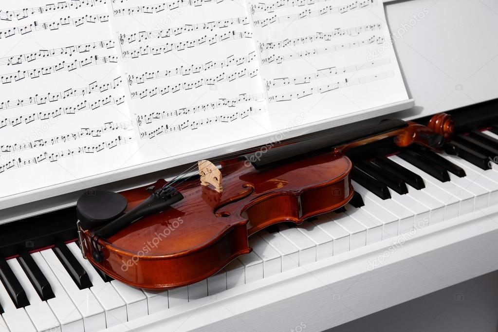 Piano with violin and music notes