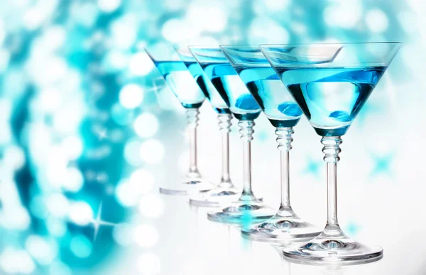 Blue cocktails in martini glasses — Stock Photo, Image