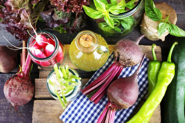 Frisches Gemüse auf dem Tisch — Stockfoto