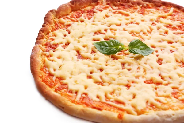 Sajtos pizza és bazsalikommal közelről — Stock Fotó