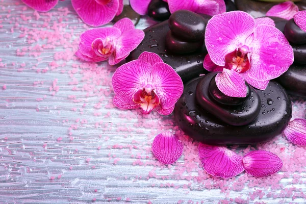 Violet orchid and zen stones close-up — Stock Photo, Image