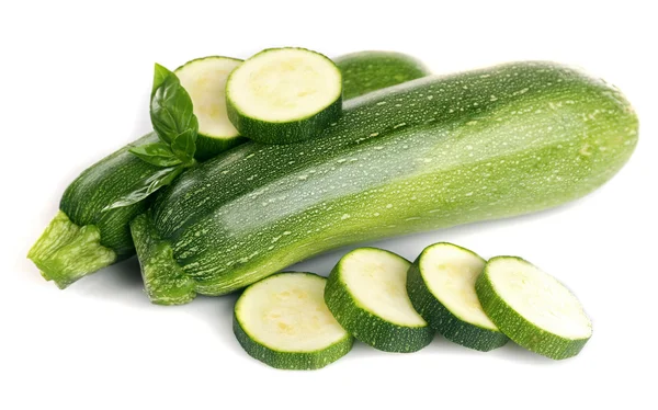 Färsk zucchini med basilika isolerad på vit — Stockfoto