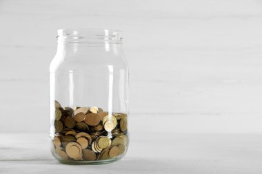 sikke para kavanoz içinde