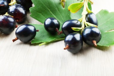 Siyah kuş üzümü yığını