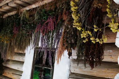 Çiçek kurutma asılı