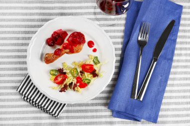 Tabak pişmiş tavuk