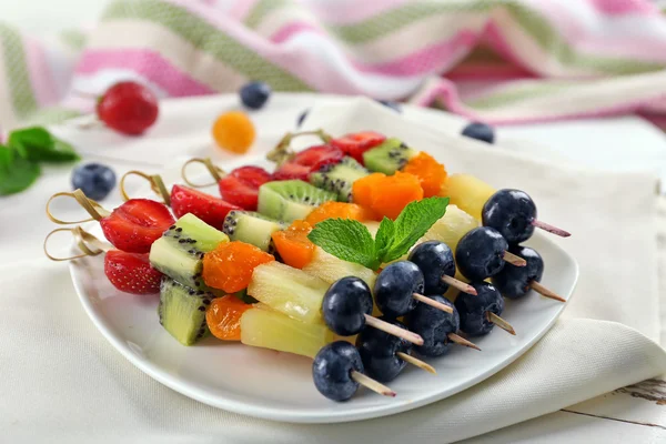 Fresh fruits on skewers — Stock Photo, Image