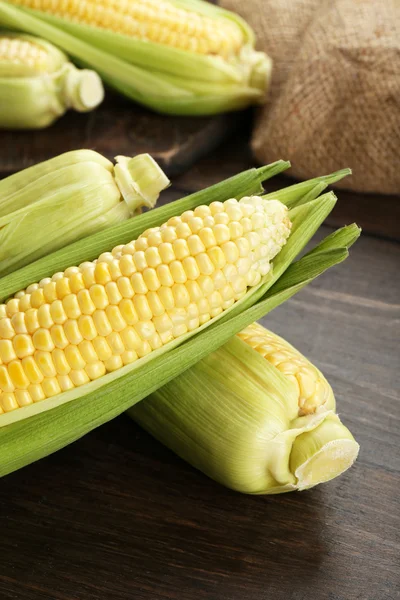 Fresh corn on cob — Stock Photo, Image