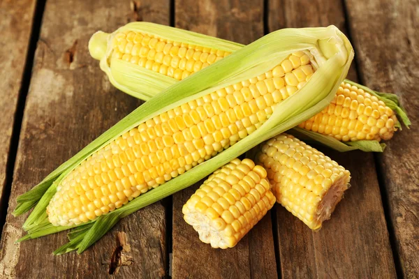 Fresh corn on cobs — Stock Photo, Image