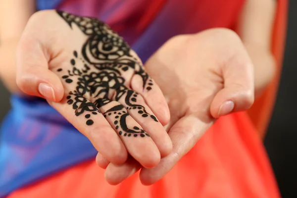 Image of henna on female hand — Stock Photo, Image