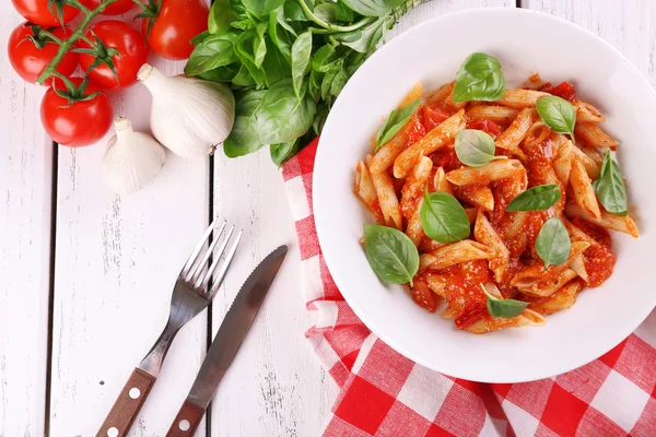 Pasta con salsa di pomodoro — Foto Stock