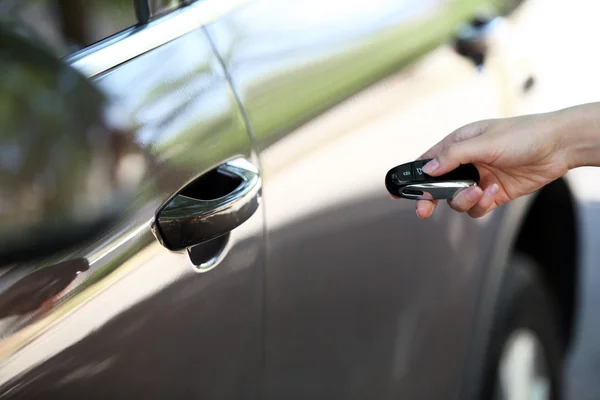 Prensas de mano en coche de control remoto — Foto de Stock