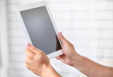 Erkek el PC tablet tutarak