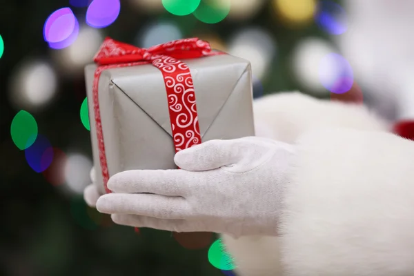 Santa anläggning gåva — Stockfoto