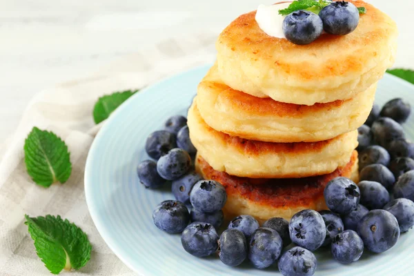 Beignets van cottage kaas met bosbessen — Stockfoto