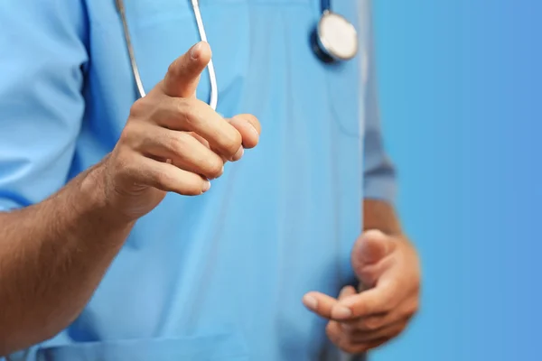 Arzt zeigt mit dem Finger — Stockfoto