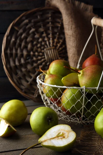 Ripe tasty pears in basket on table close up — Stock Photo, Image