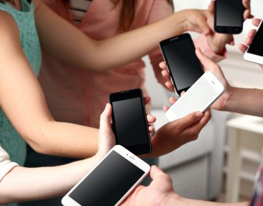 daha fazla el cep telefonları holding