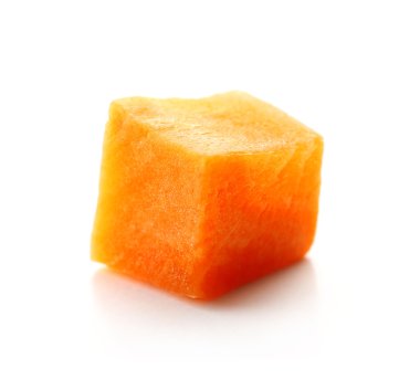 Beyaz izole doğranmış havuç